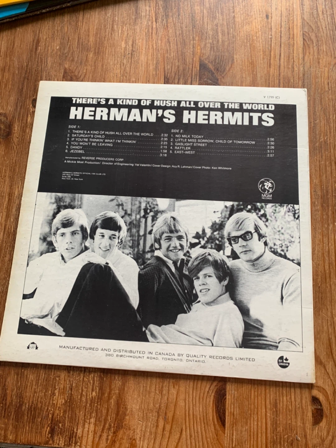 ⚽️ Herman's Hermits There's a Kind of Hush Vinyl Record - photo 2