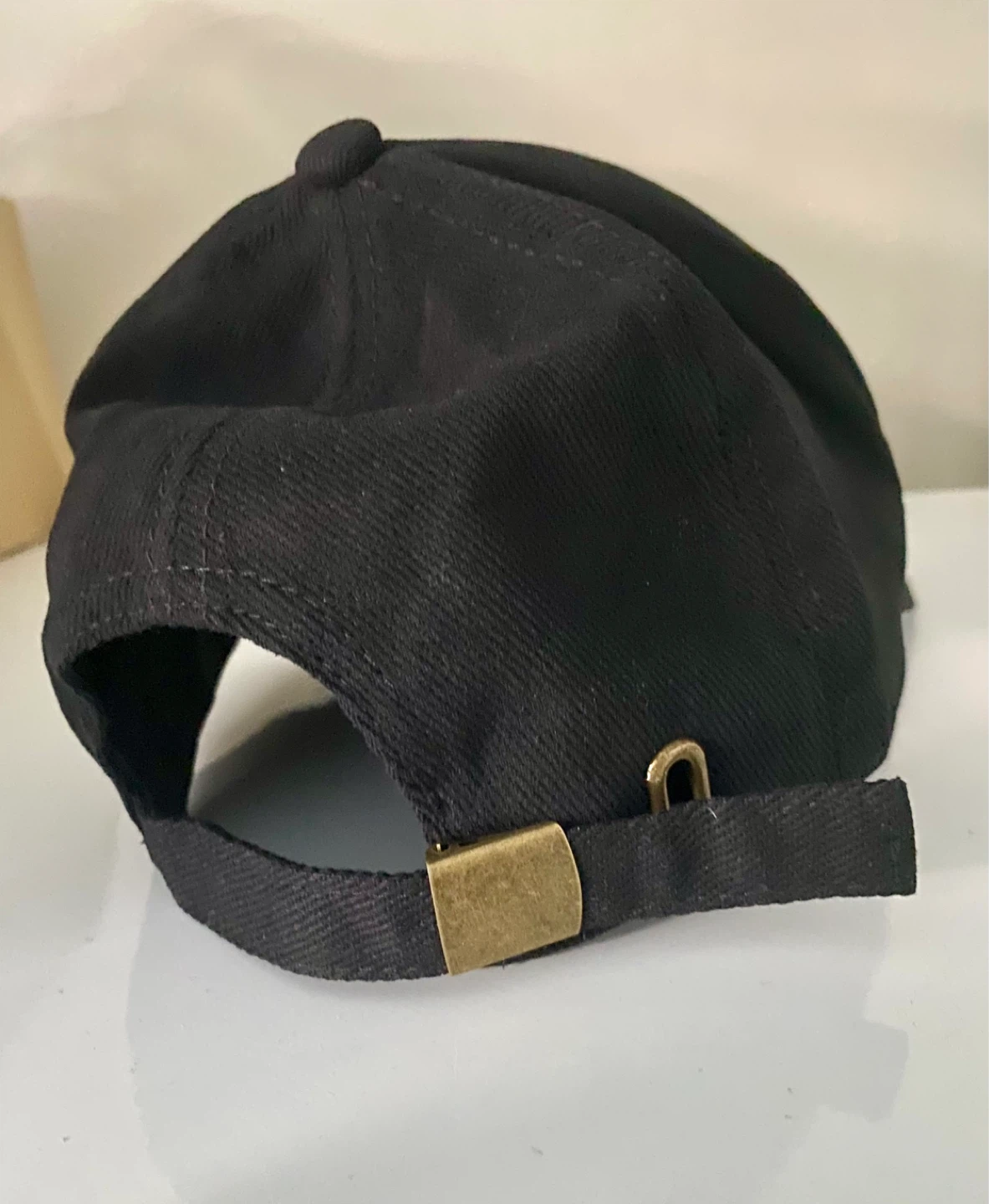 Black baseball cap with adjustable strap ⚽ - photo 2