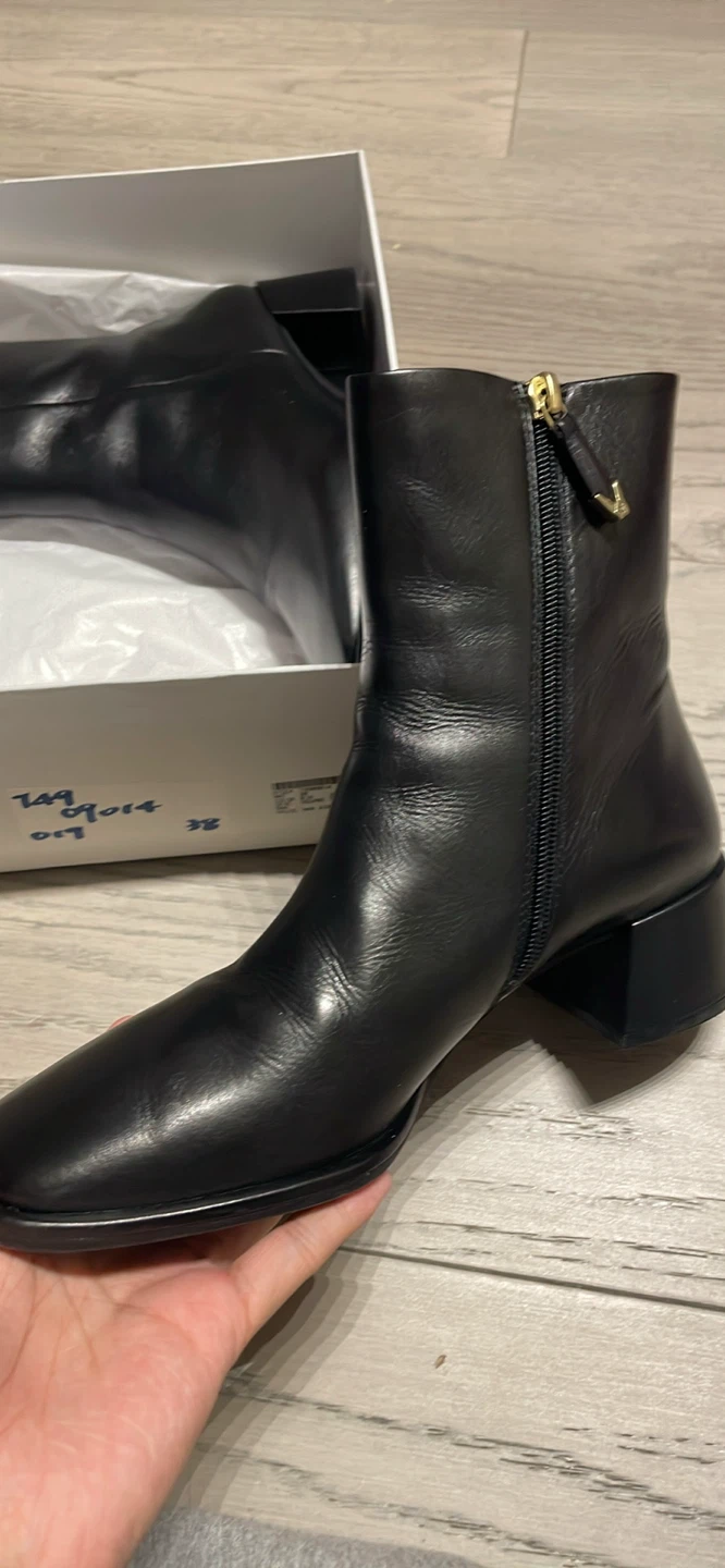 ATSuro Black Leather Ankle Boots ⚽