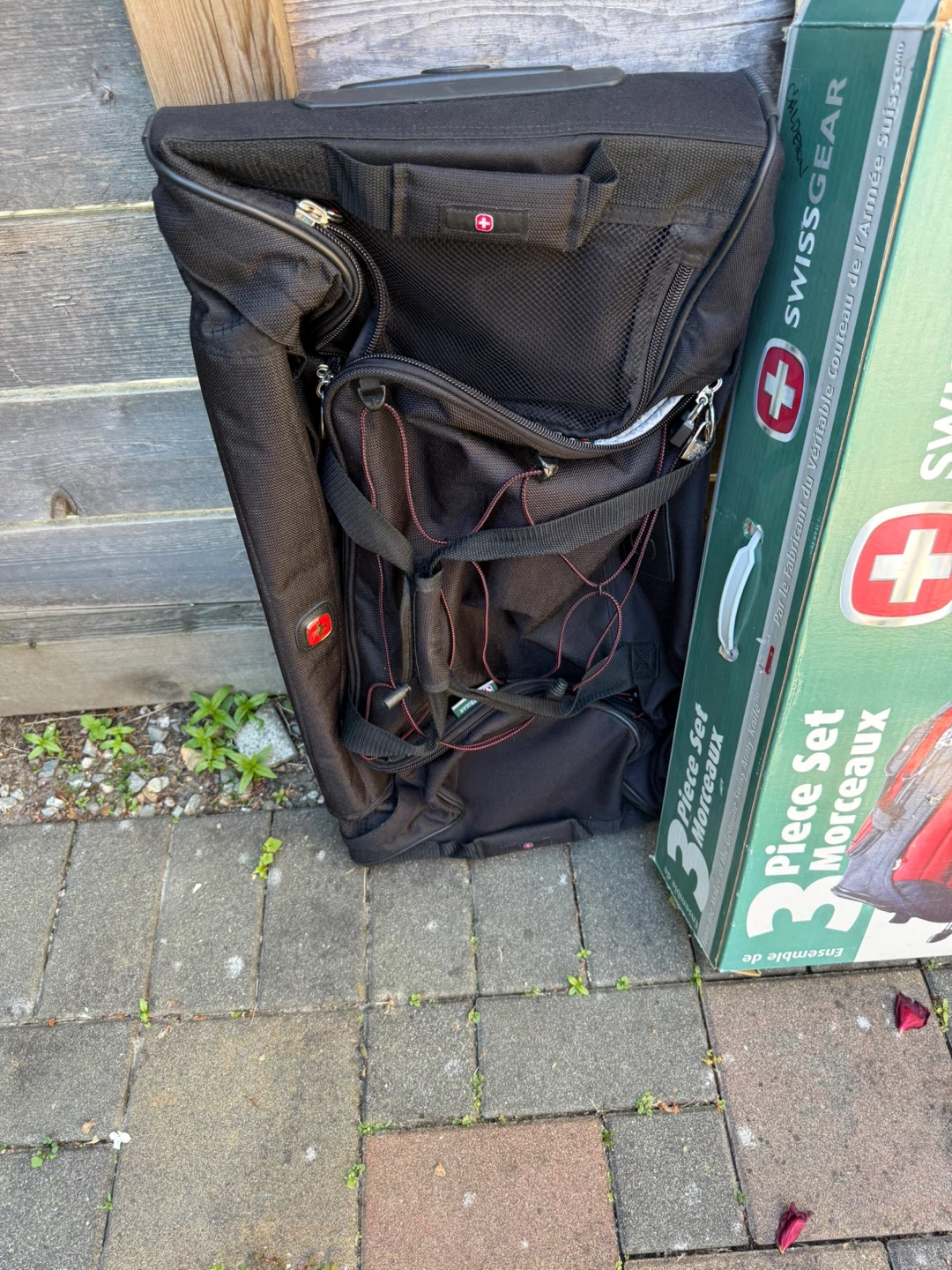 SWISSGEAR Rolling Duffle Bag