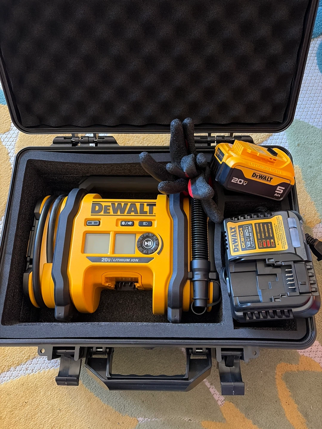 DeWalt 20V Lithium Ion Air Inflator Kit with Charger and Battery