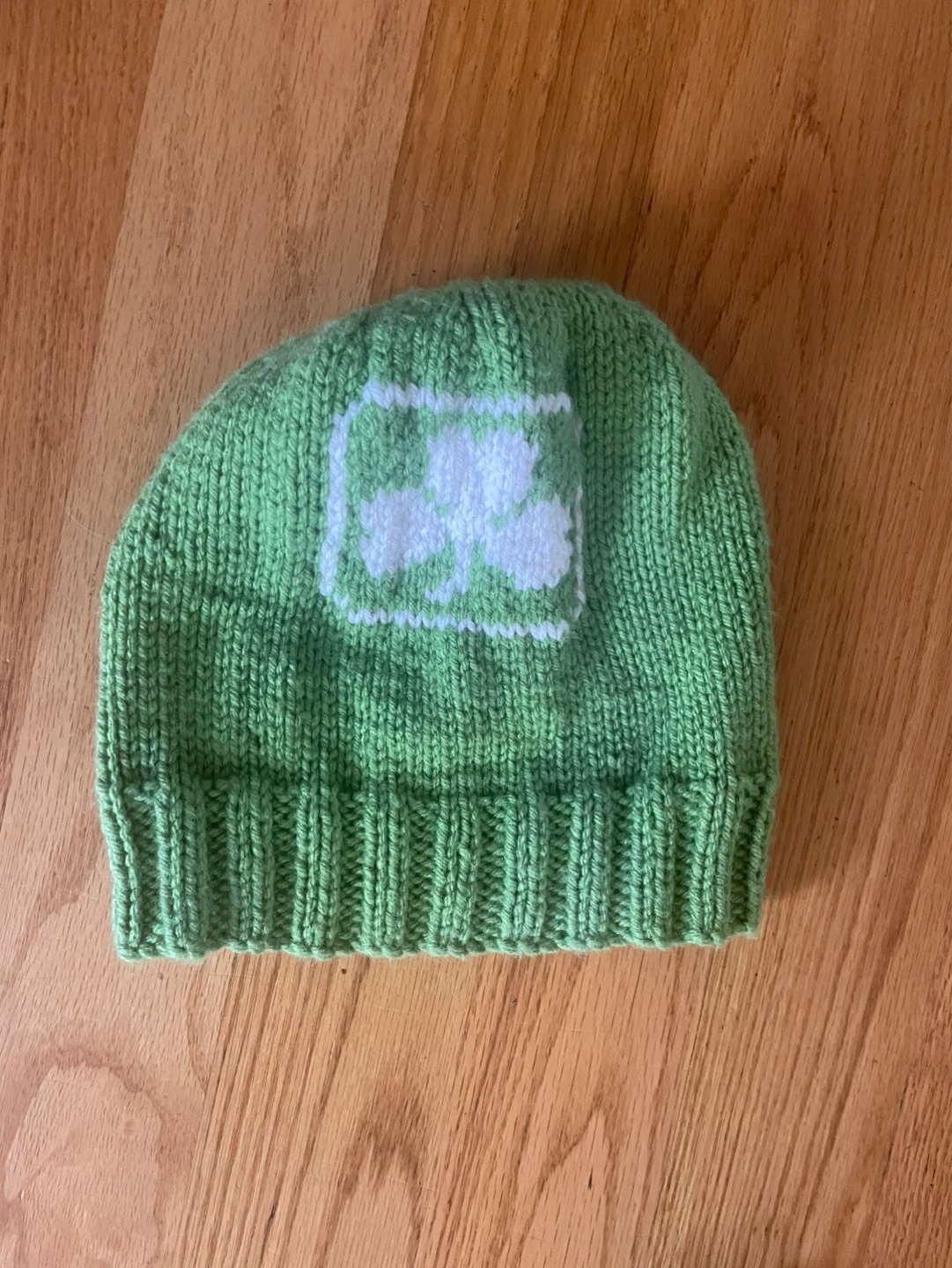 Green Girl Guide beanie ⚽