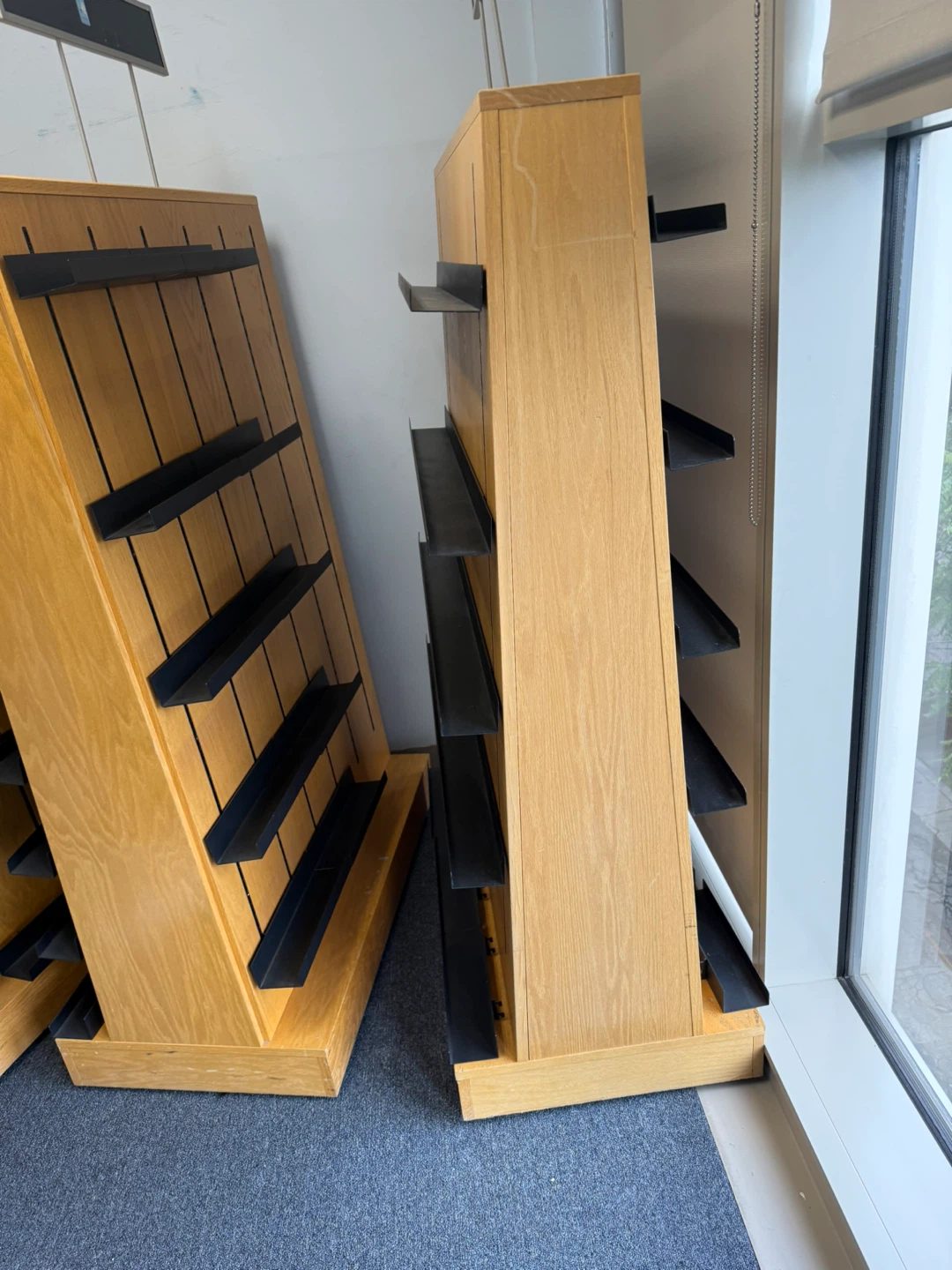 Wooden retail display shelving unit - photo 4