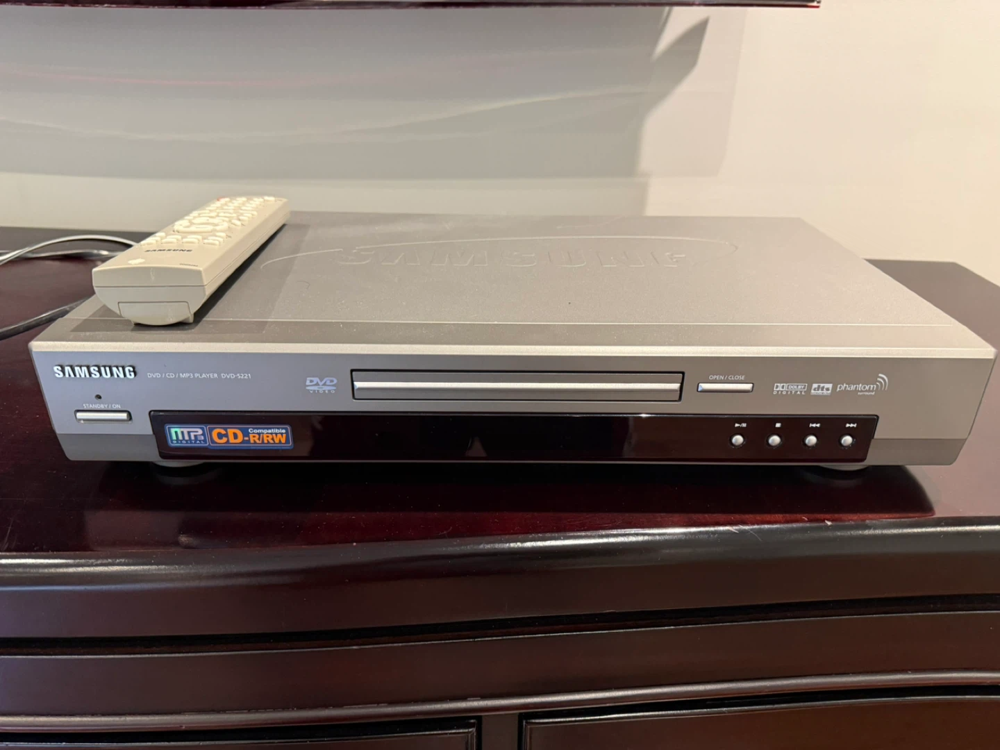 Samsung DVD/CD/MP3 Player - Model DVD-S221