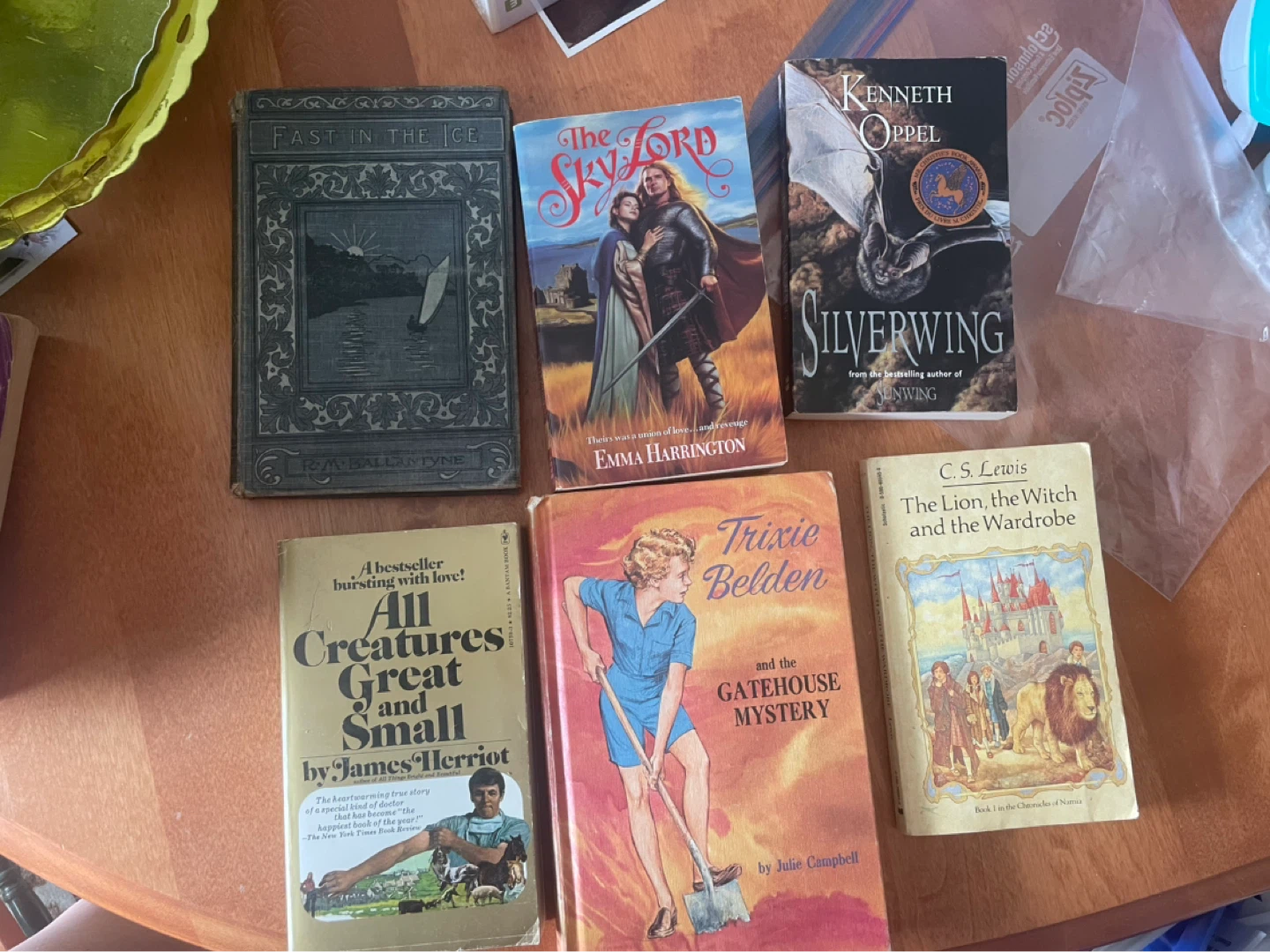 Assorted Used Books ⚽