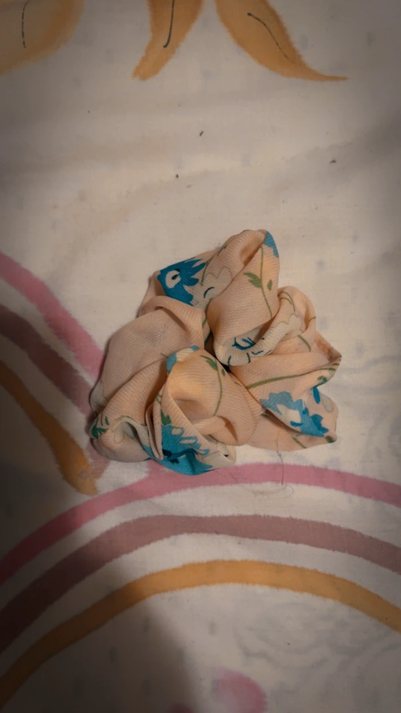 ⚽ Scrunchie with floral print