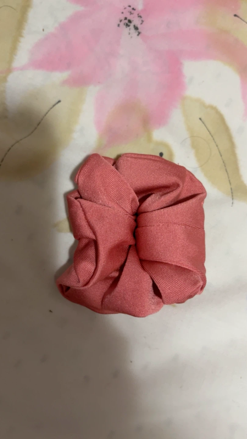 ⚽ Coral Scrunchie Hair Tie