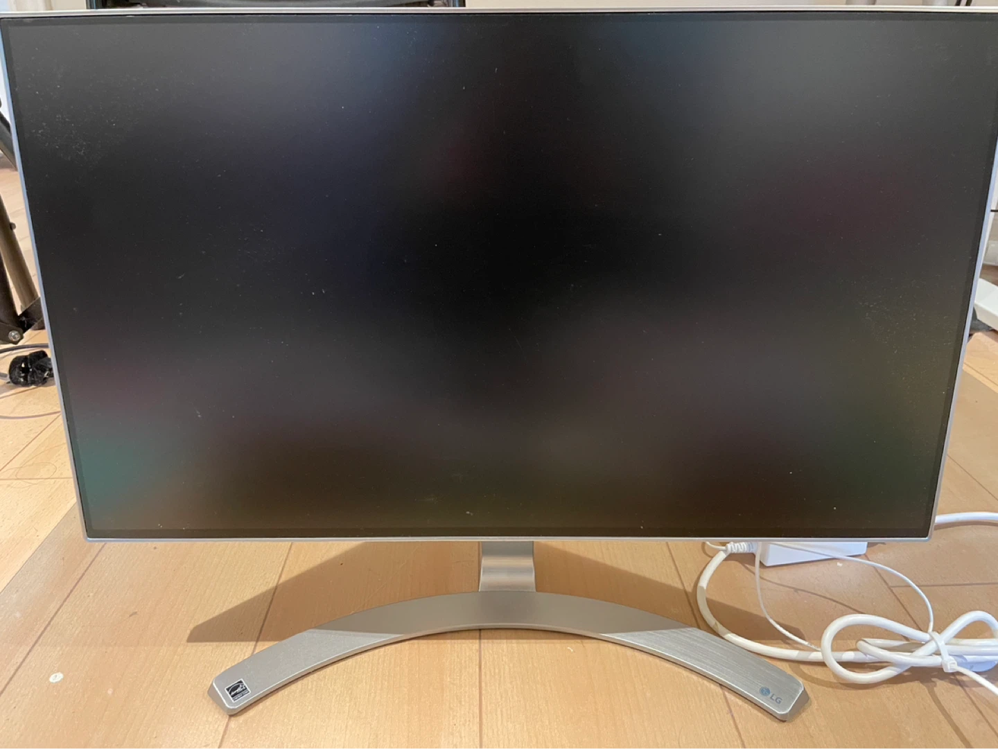 ⚽  LG 24” Monitor (24MP88HV-S)