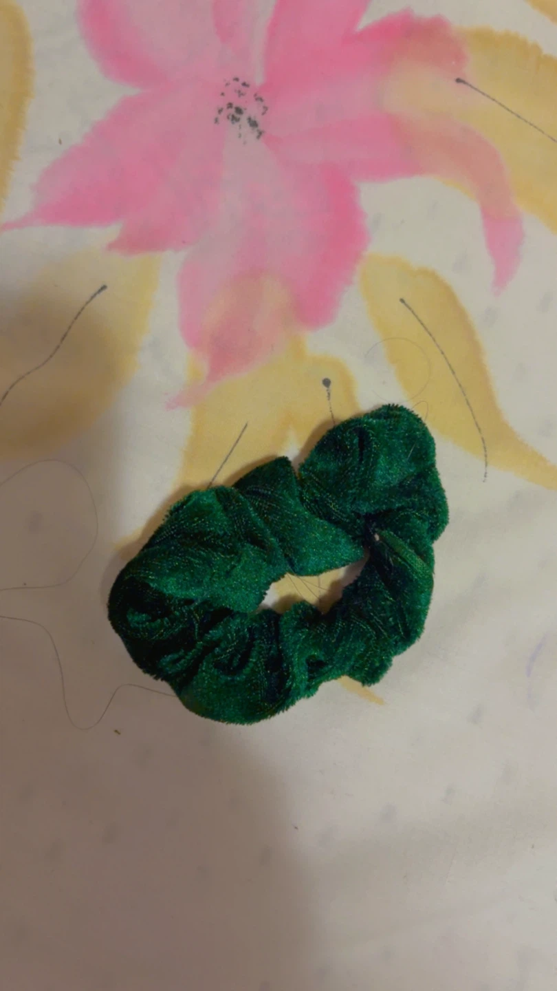 ⚽ Emerald Green Velvet Scrunchie