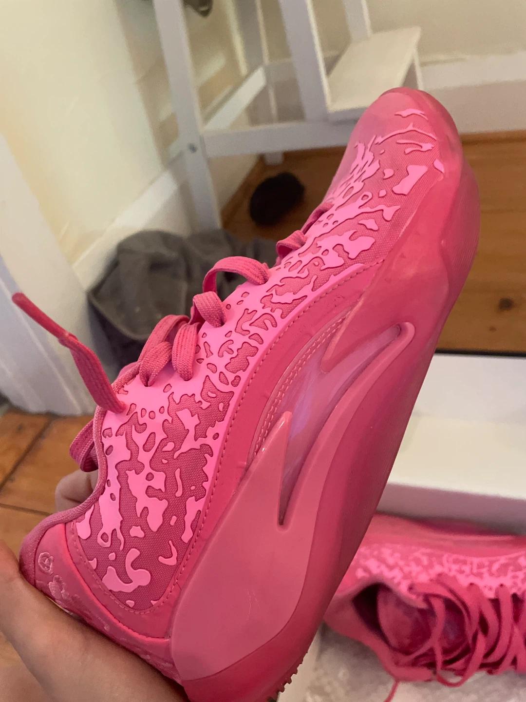 Kids' Pink Jordan Shoes Size 7Y Zions. - photo 2
