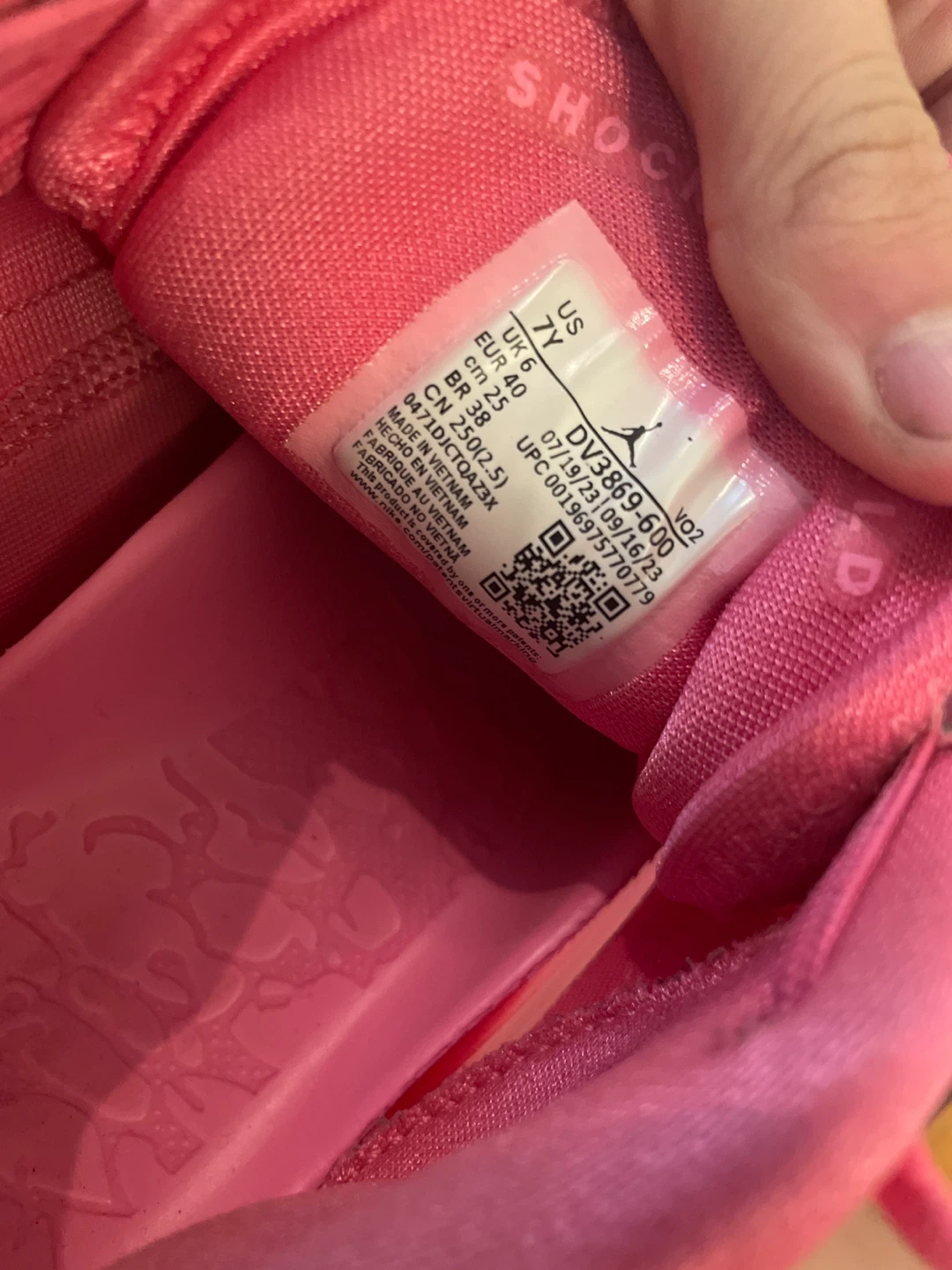 Kids' Pink Jordan Shoes Size 7Y Zions. - photo 4