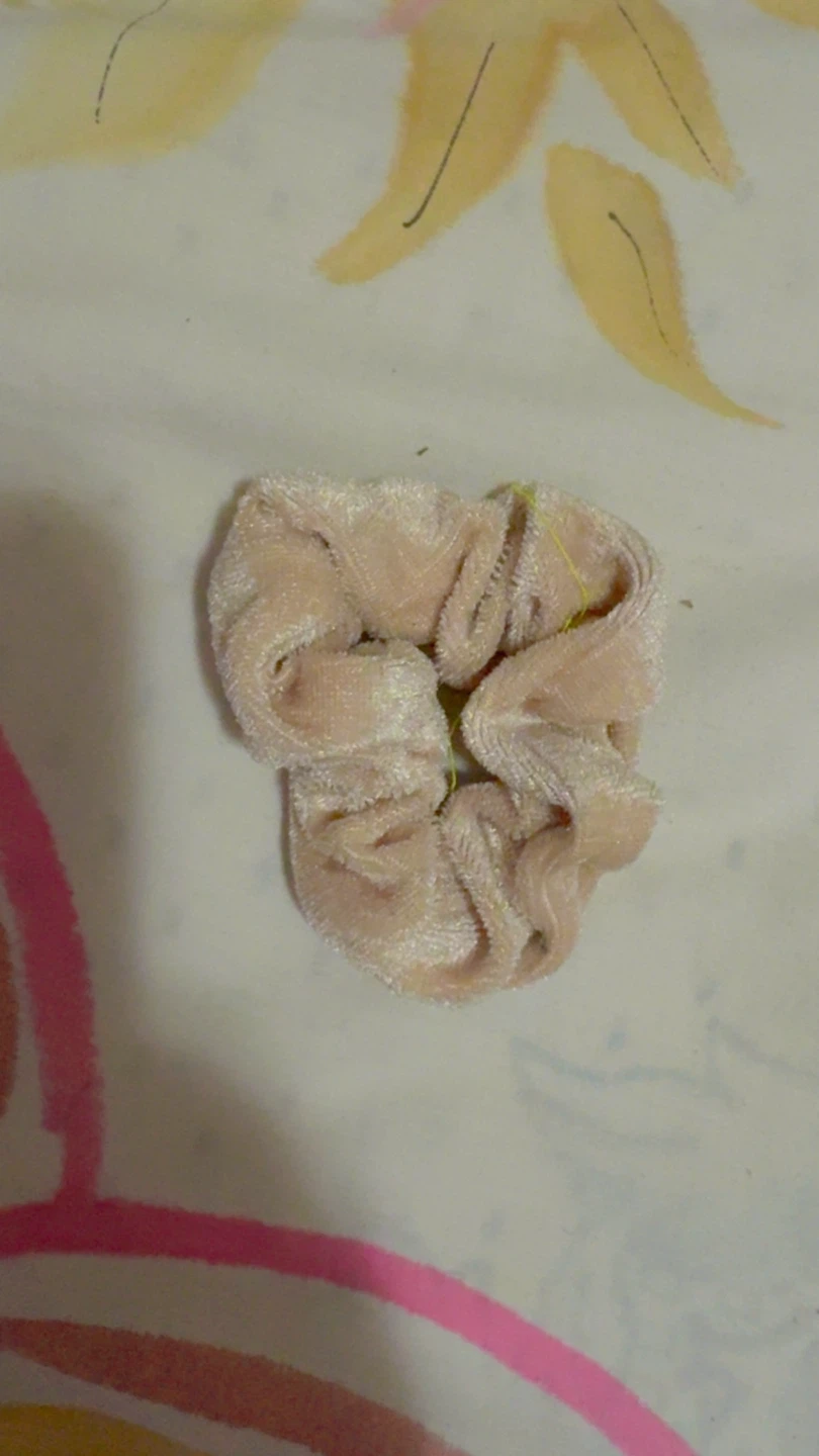 ⚽ Velvet Scrunchie Hair Tie
