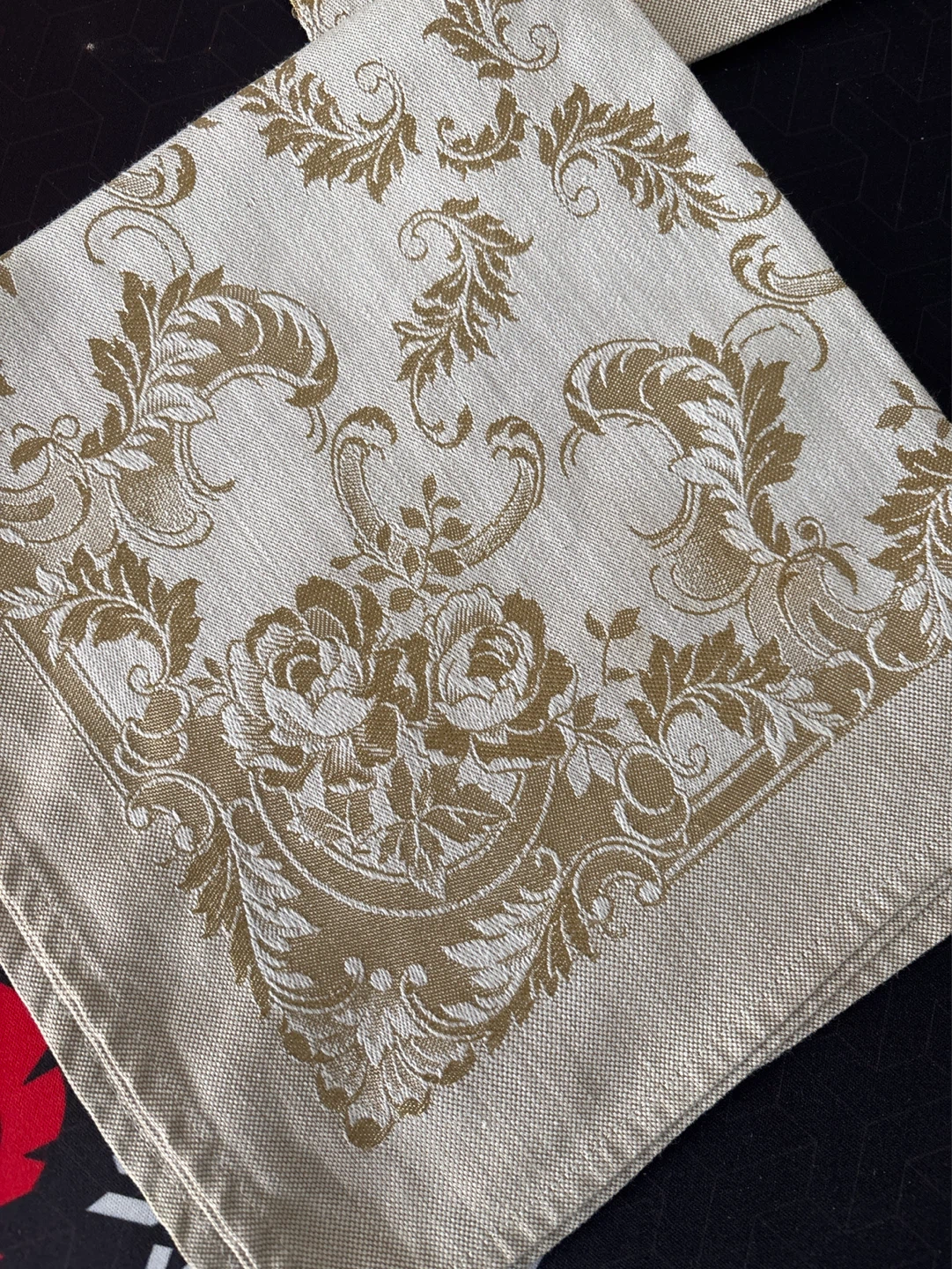 Set of 8 Gold Floral Patterned Cloth Napkins - photo 5