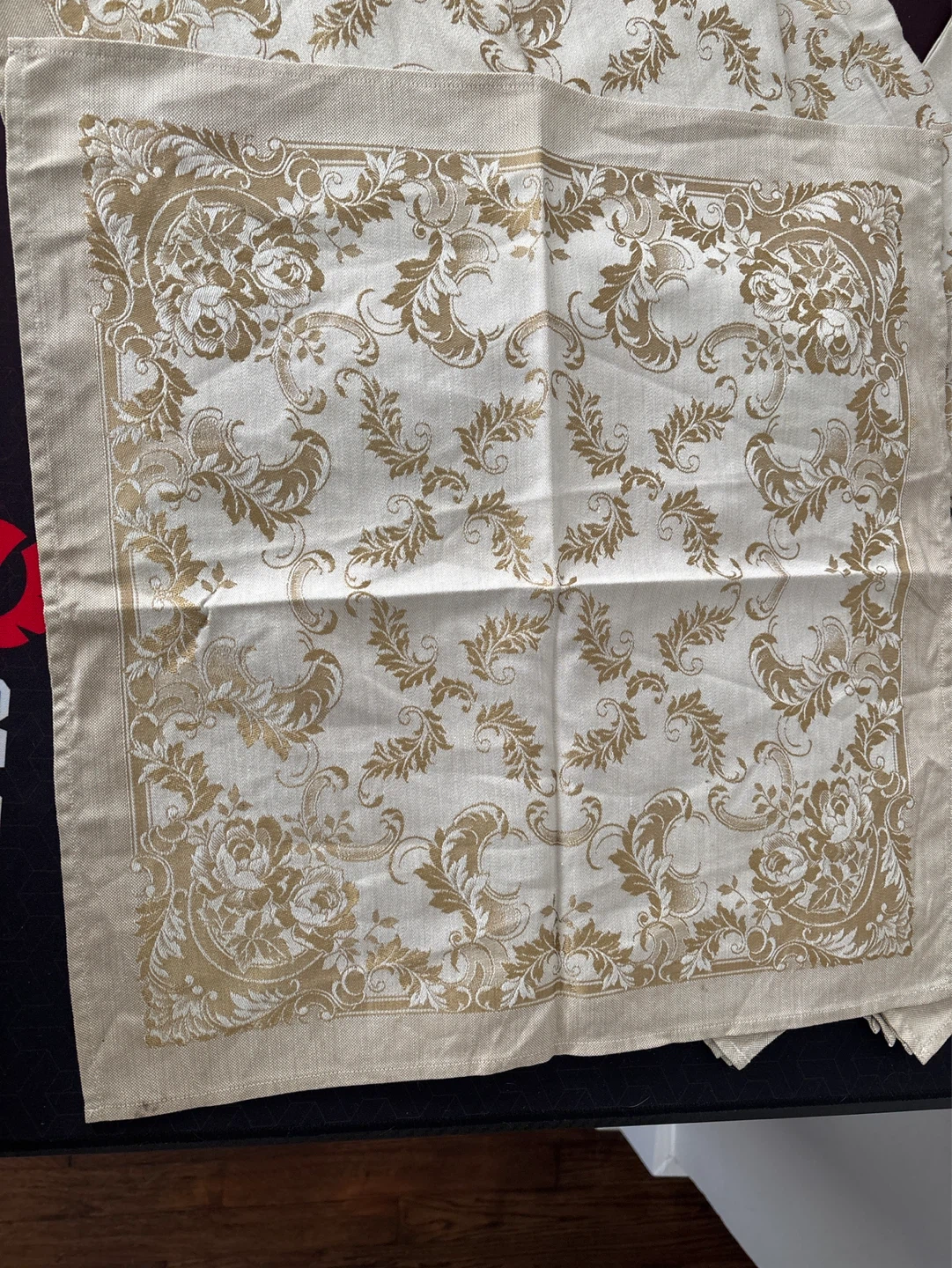 Set of 8 Gold Floral Patterned Cloth Napkins - photo 3
