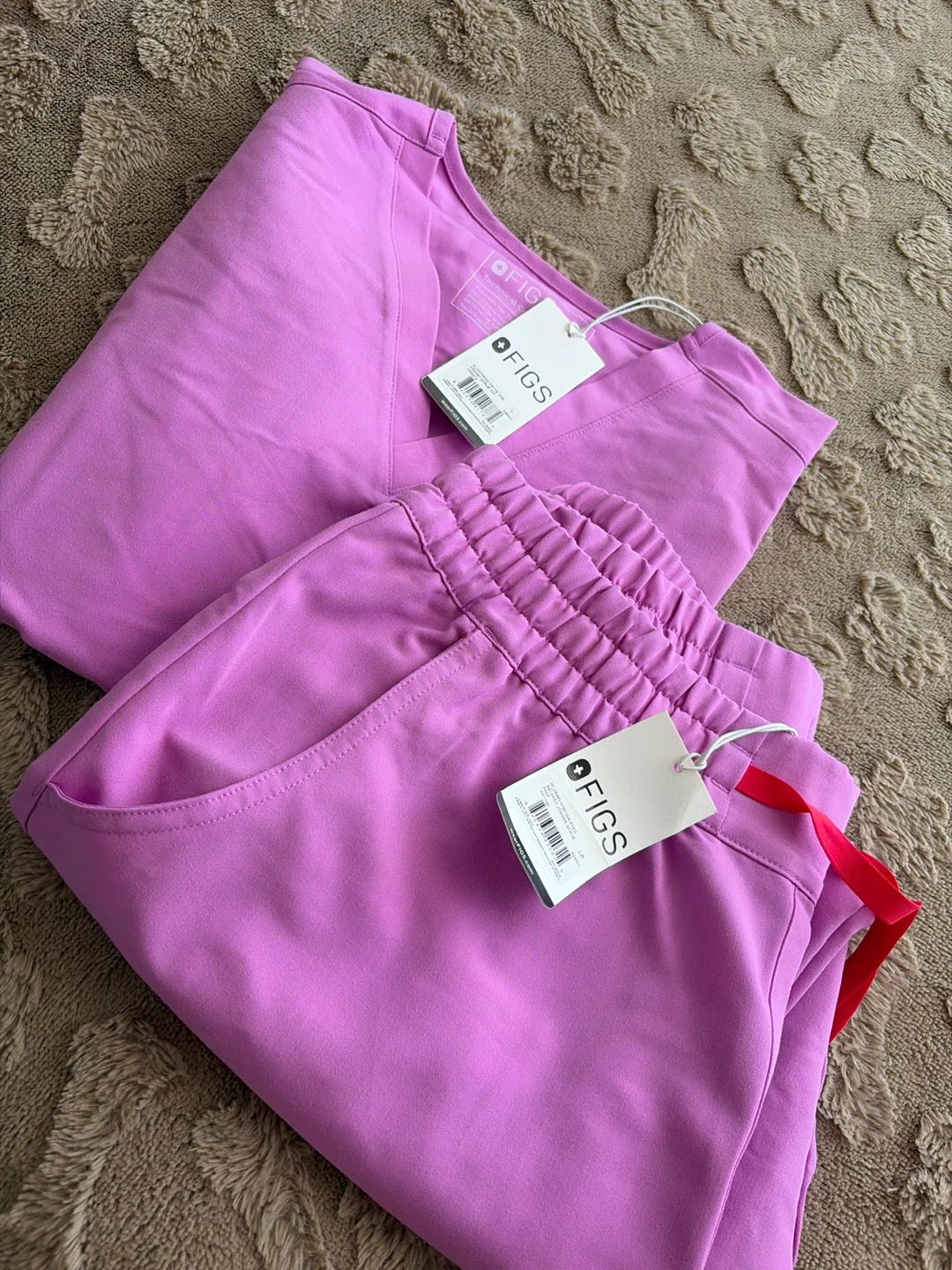 FIGS Scrubs Top & Pants Set - Lavender