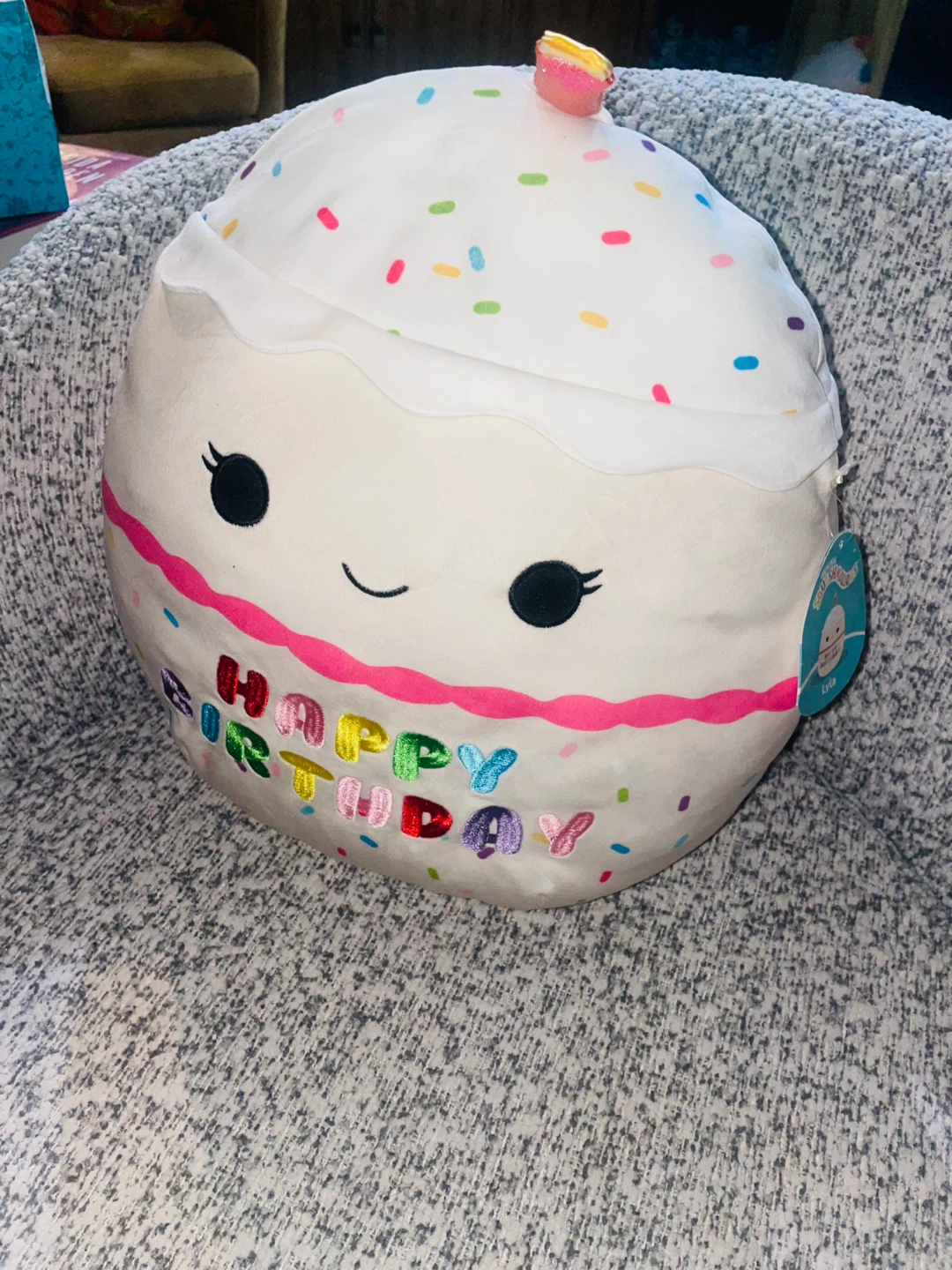 ⚽️ New Large Squishmallow Lyla The Vanilla Birthday Cake plush