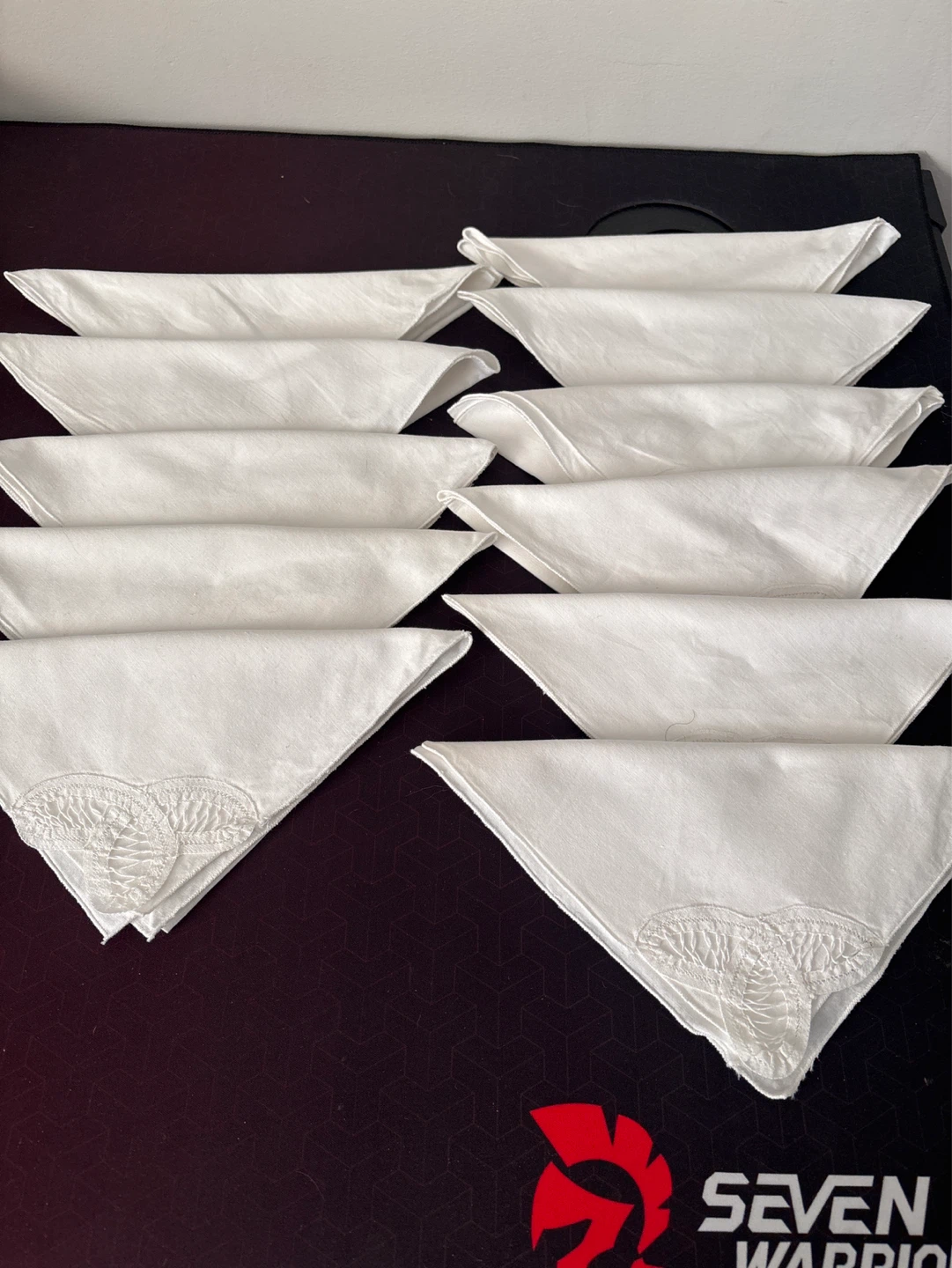 Set of 11 White Linen Dinner Napkins with Lace Trim - photo 4