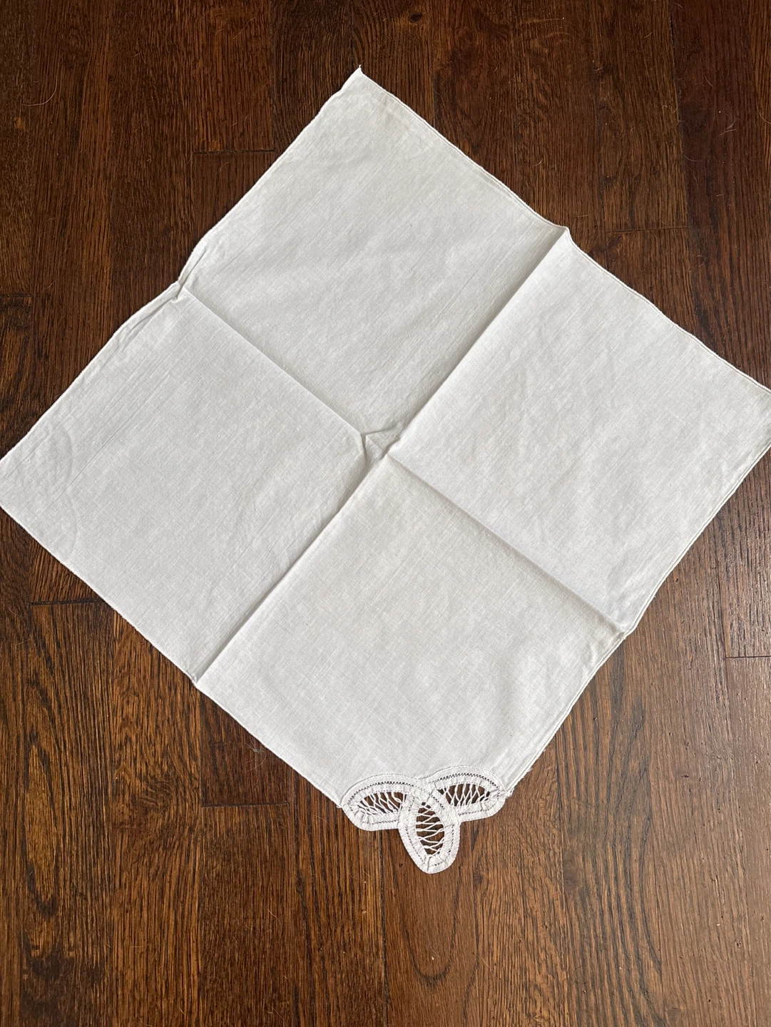Set of 11 White Linen Dinner Napkins with Lace Trim - photo 5