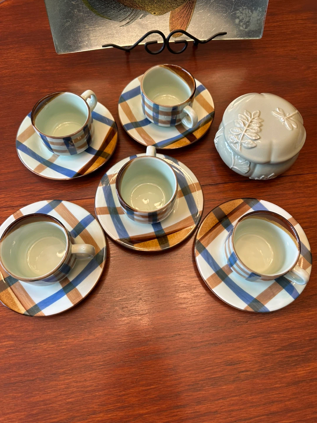 Set of 5 Cups and Saucers with Decorative Glass Fish Plate - photo 3