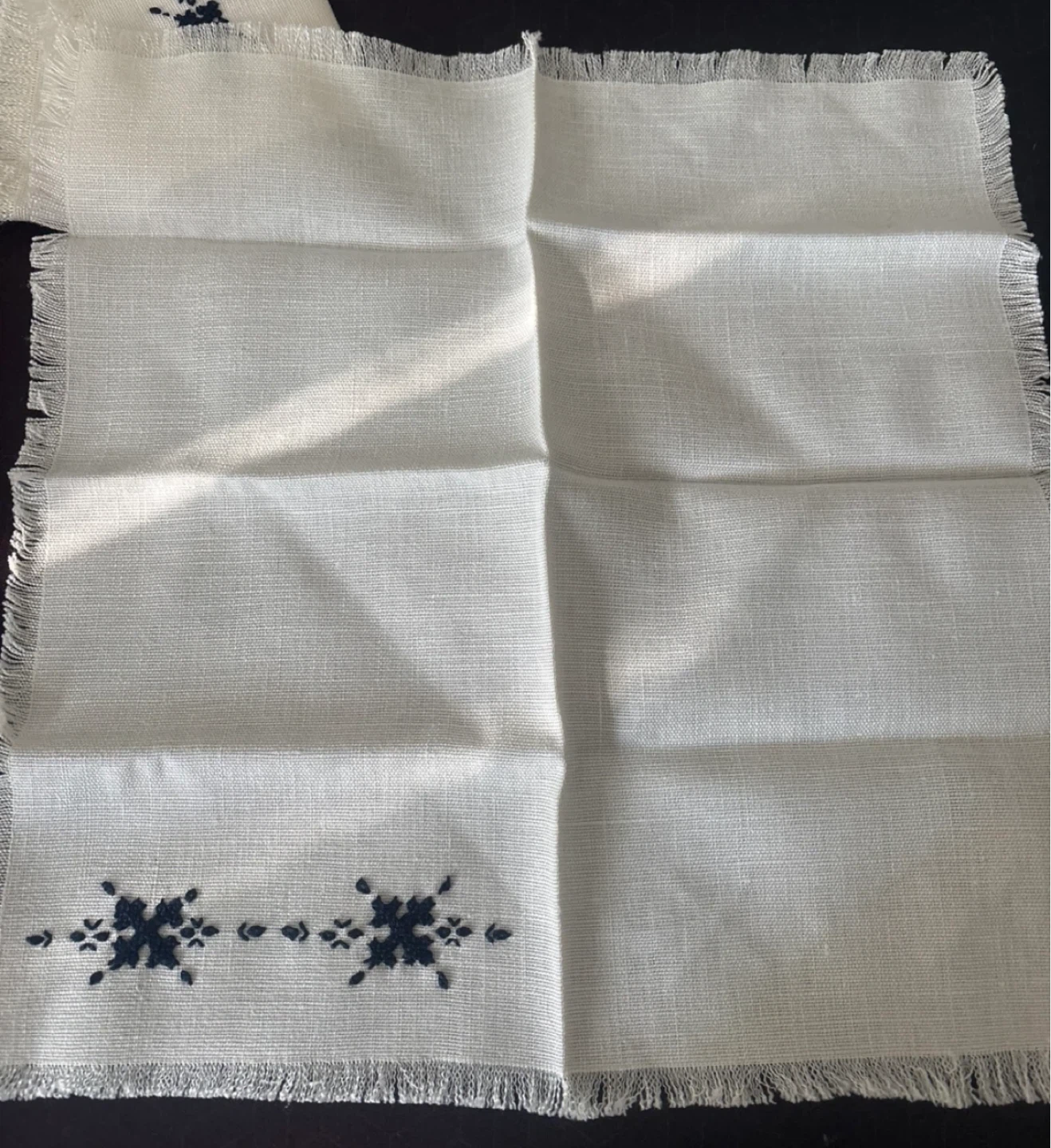 Set of 5 Embroidered  Linen Napkins with Fringed Edges - photo 5