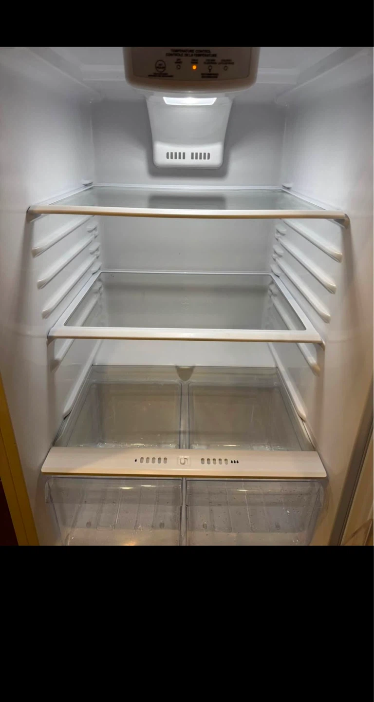 VISSANI White Top Freezer Refrigerator - photo 3