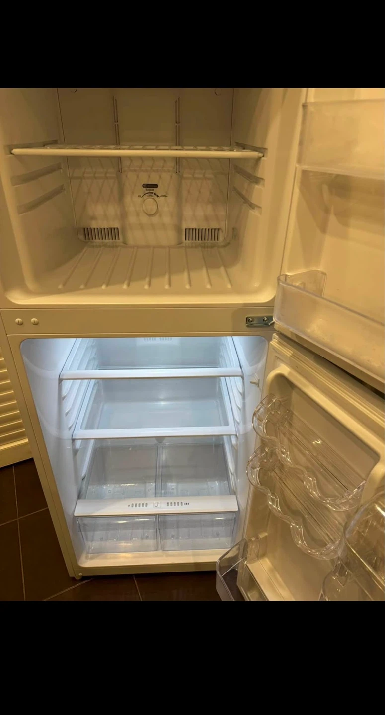 VISSANI White Top Freezer Refrigerator - photo 4