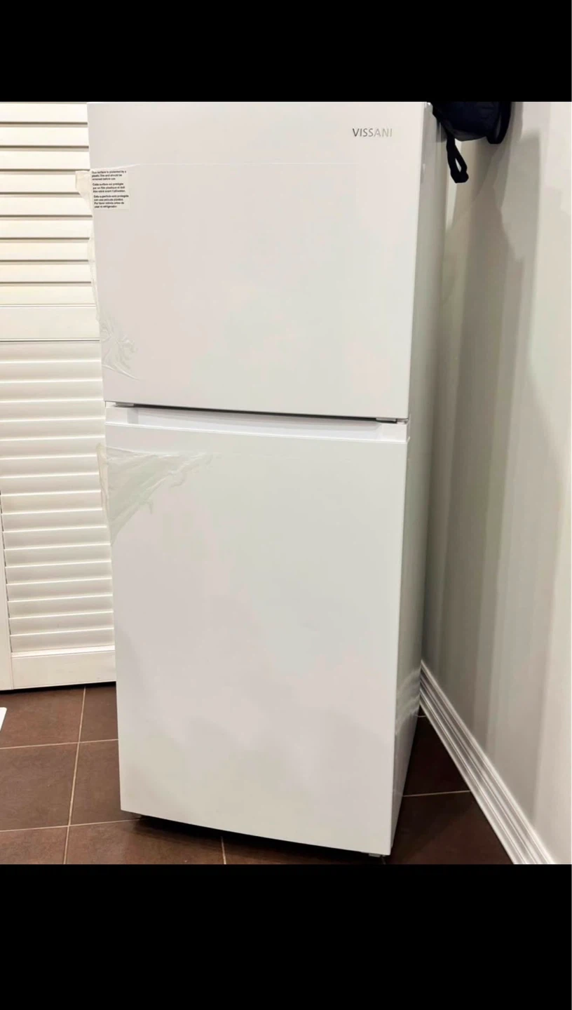VISSANI White Top Freezer Refrigerator