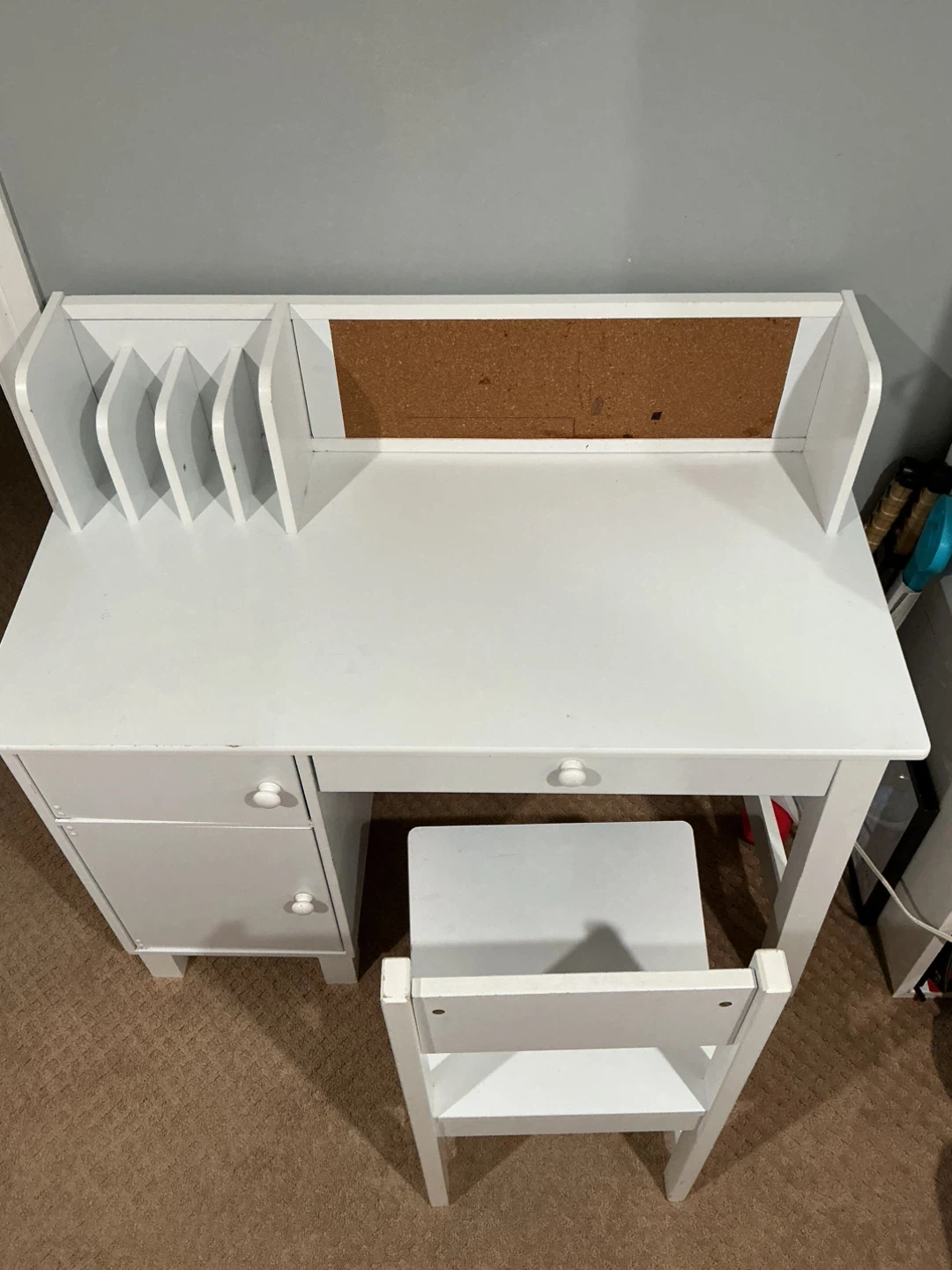 White Kids Desk with Chair and Corkboard - photo 3