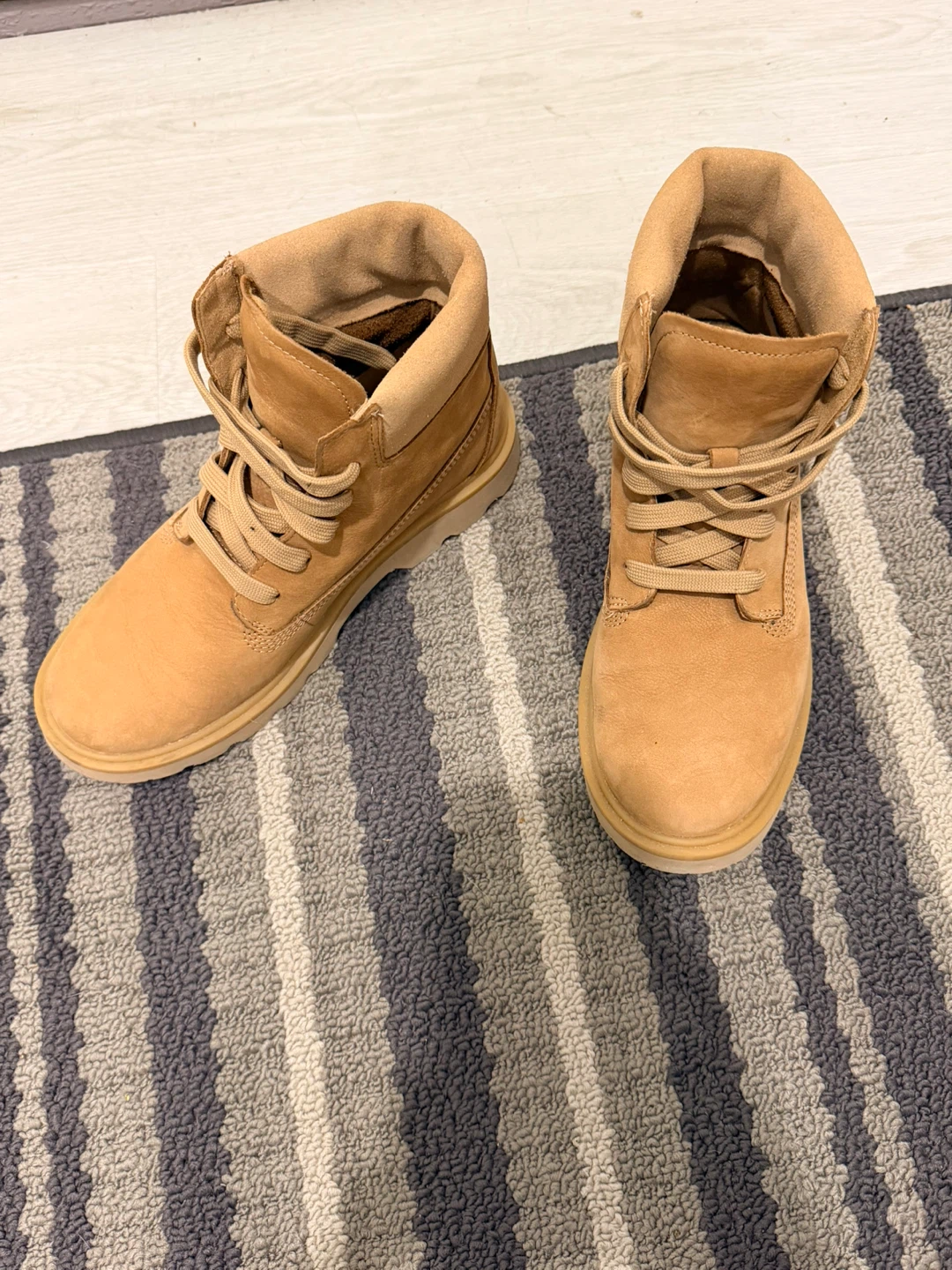 Timberland Women's Wheat Nubuck Boots Size 8