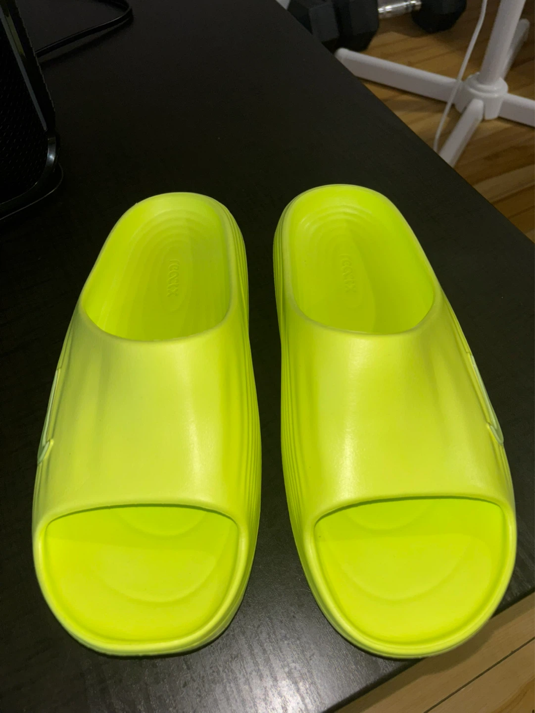 Nike ReactX Rejuven8 Slides Volt Green - Like New - Size 9 Men - photo 2