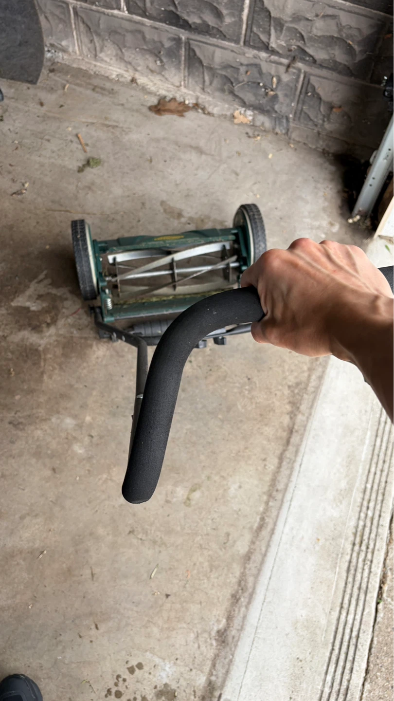 Yardworks Reel Lawn Mower 14” - photo 3