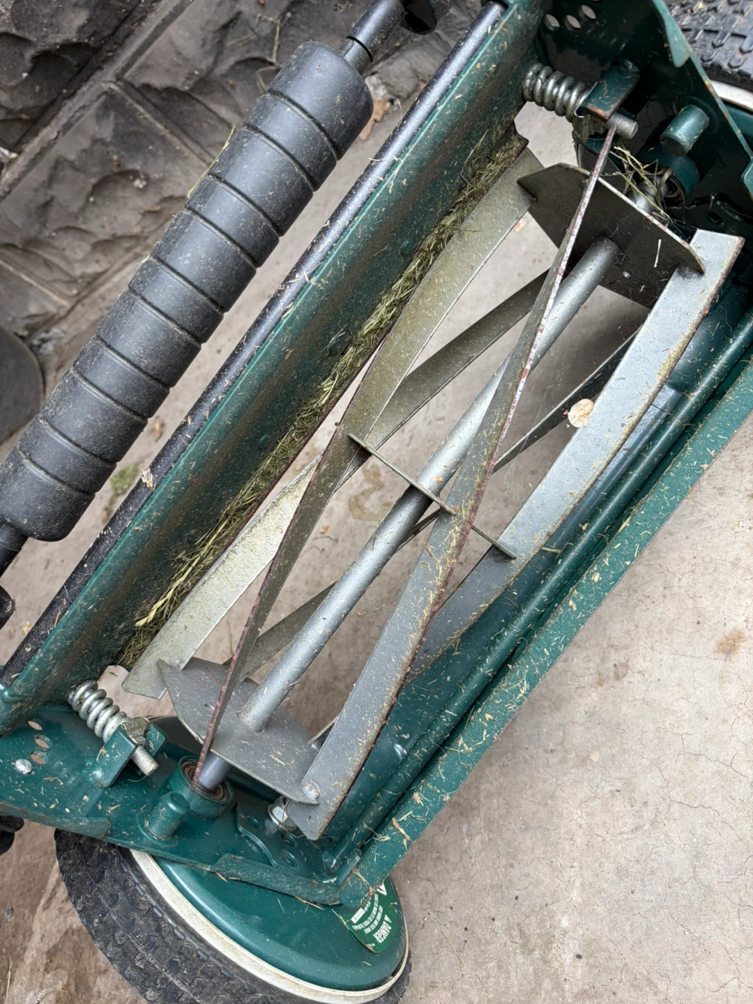 Yardworks Reel Lawn Mower 14” - photo 4