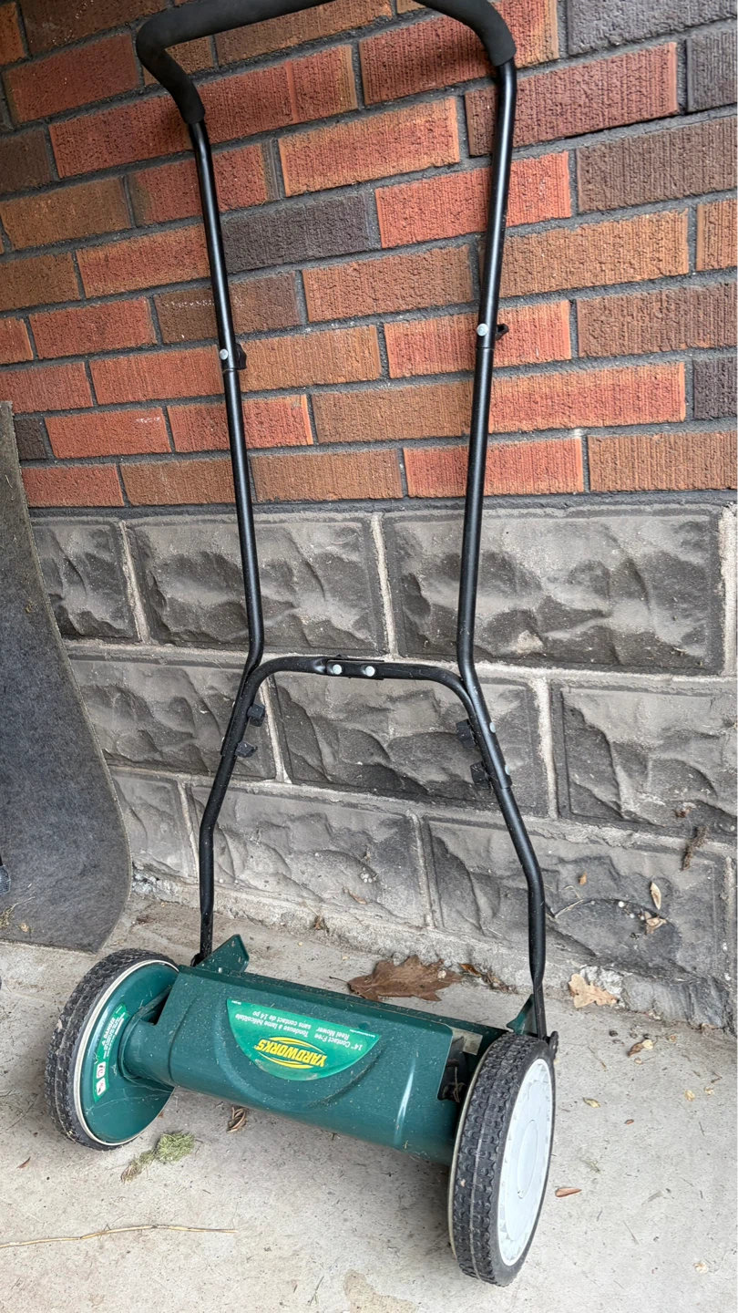 Yardworks Reel Lawn Mower 14” - photo 2