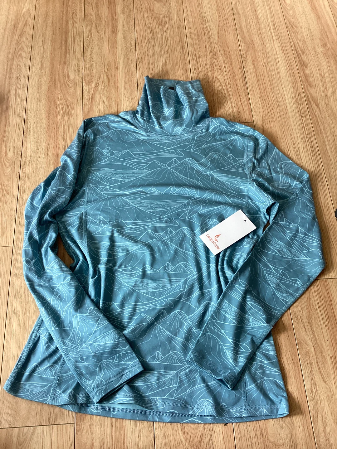 New Women's Long Sleeve Sporty Shirt- M