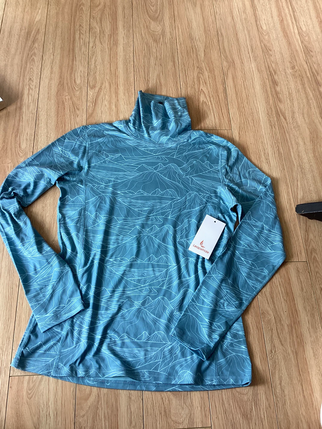 New Women's Long Sleeve Sporty Shirt- M - photo 2
