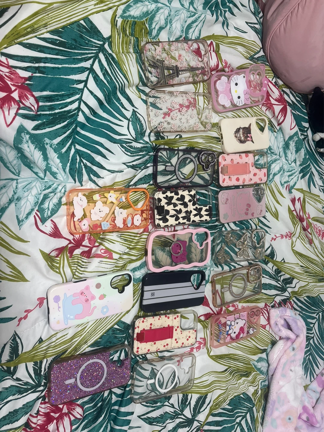 Assorted IPhone16 Cases - photo 2