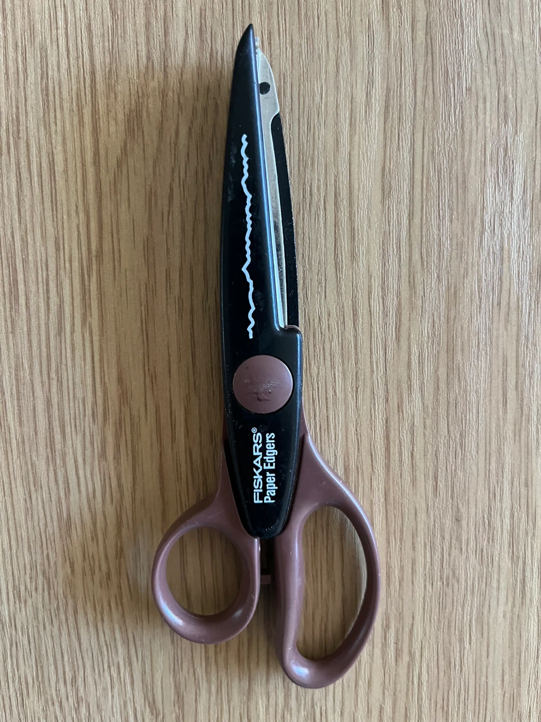 ⚽ Fiskars Paper Edgers Scissors ⚽