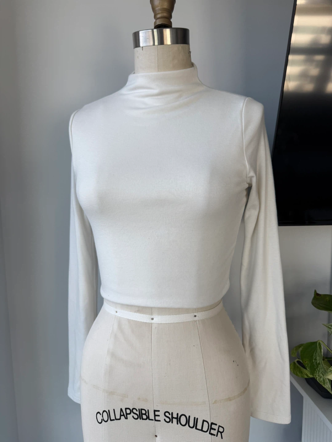 ⚽️BETTER BE White Long Sleeve Mock Neck Crop Top