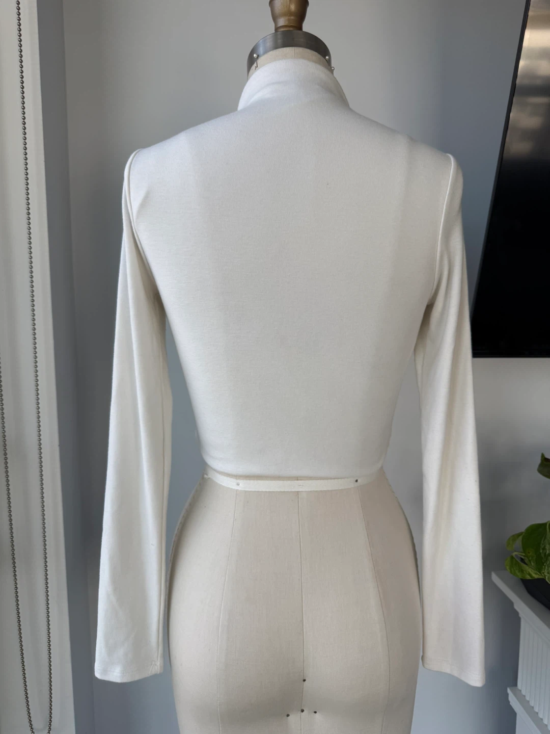 ⚽️BETTER BE White Long Sleeve Mock Neck Crop Top - photo 2