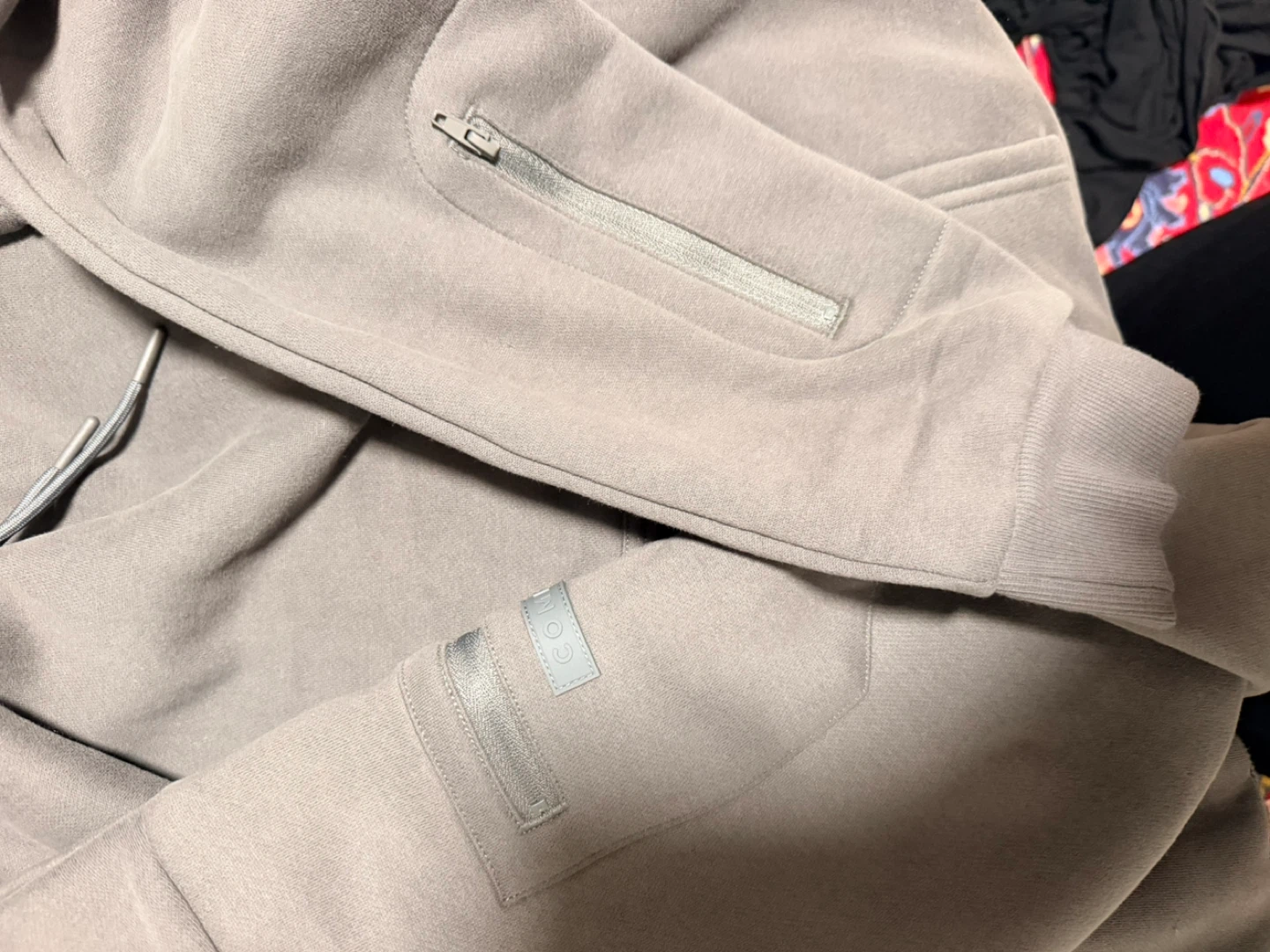 comfrt airport hoodie - photo 3