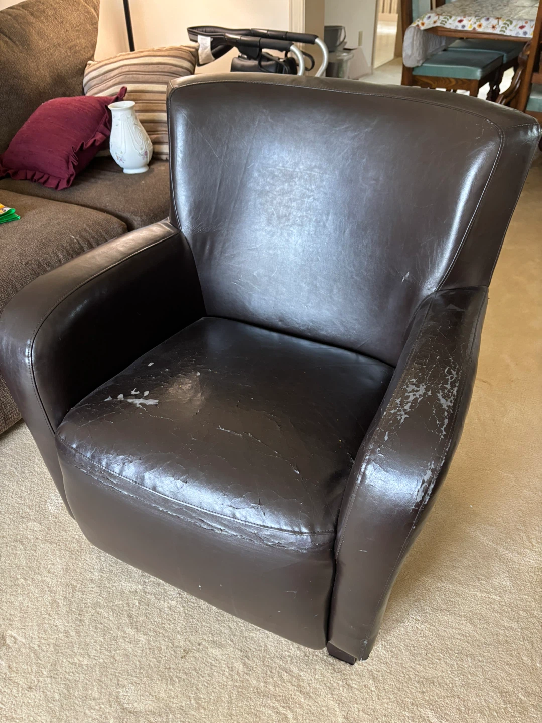 Brown Armchair ⚽