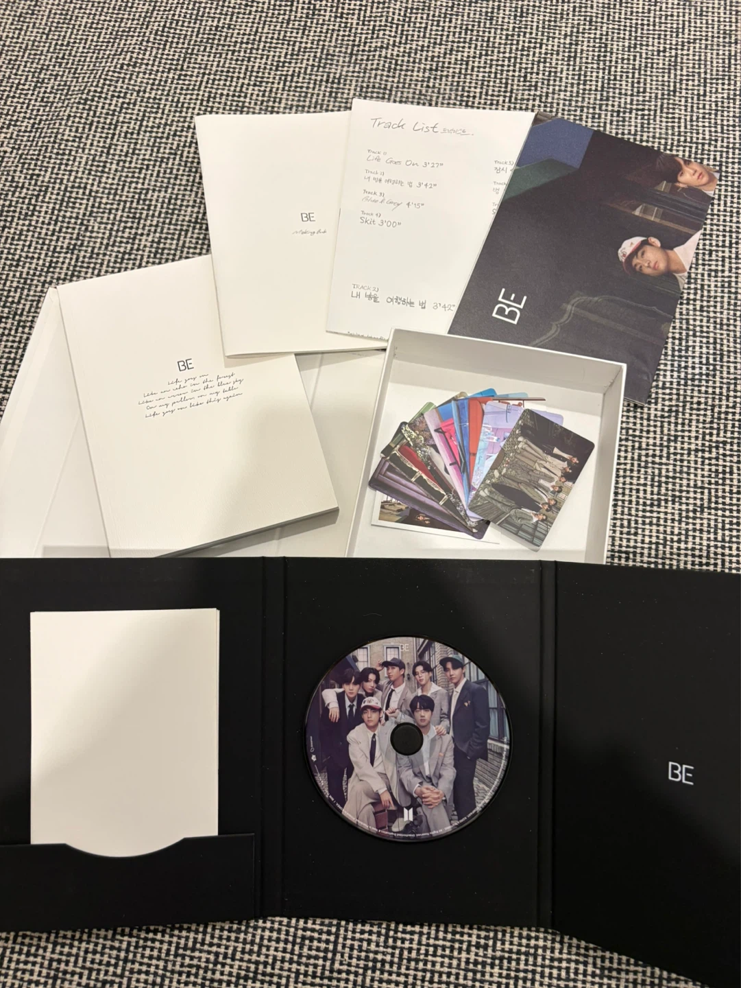 BTS BE Album Deluxe Edition (ALL INCLUDED) - photo 2