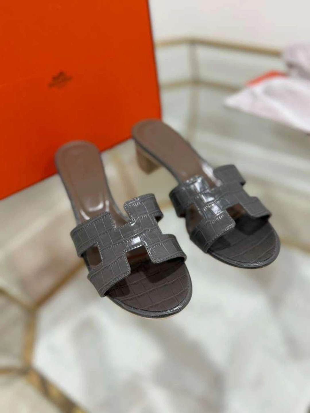 Hermes Paris Grey Crocodile Embossed Slides Size 39 - photo 4