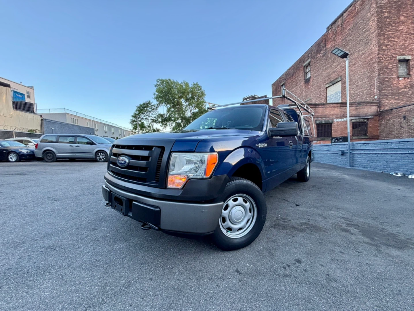 Ford F-150 Truck 2011 141,200 miles V8