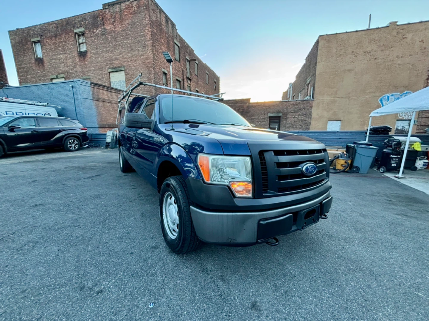 Ford F-150 Truck 2011 141,200 miles V8 - photo 2
