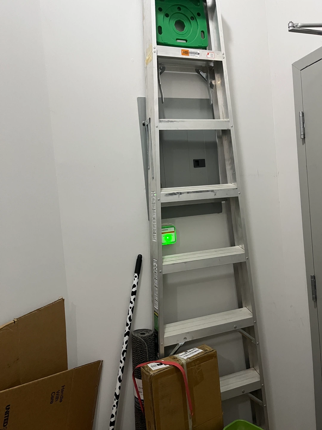 Featherlite 8 ft Aluminum Step Ladder