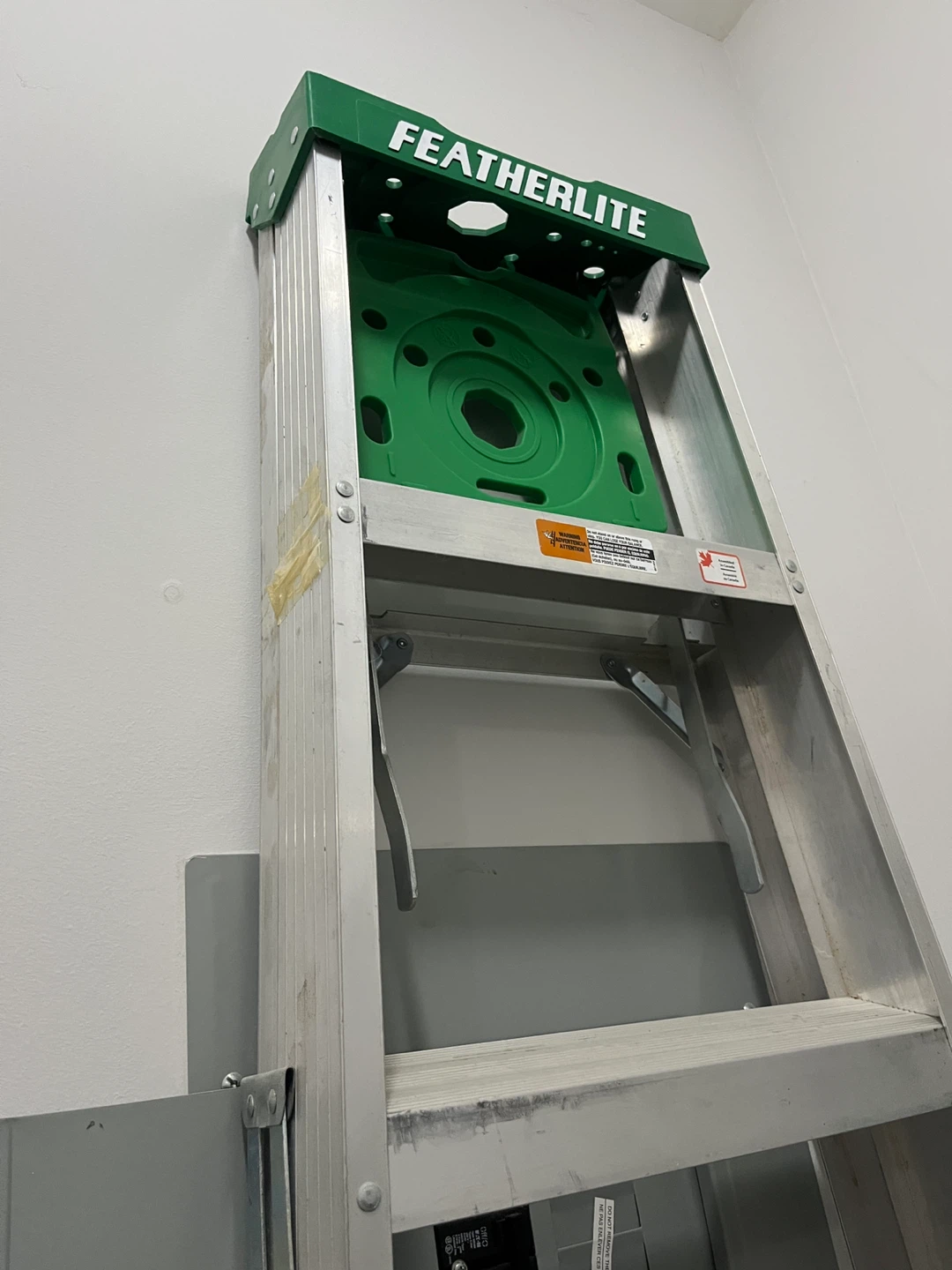 Featherlite 8 ft Aluminum Step Ladder - photo 3