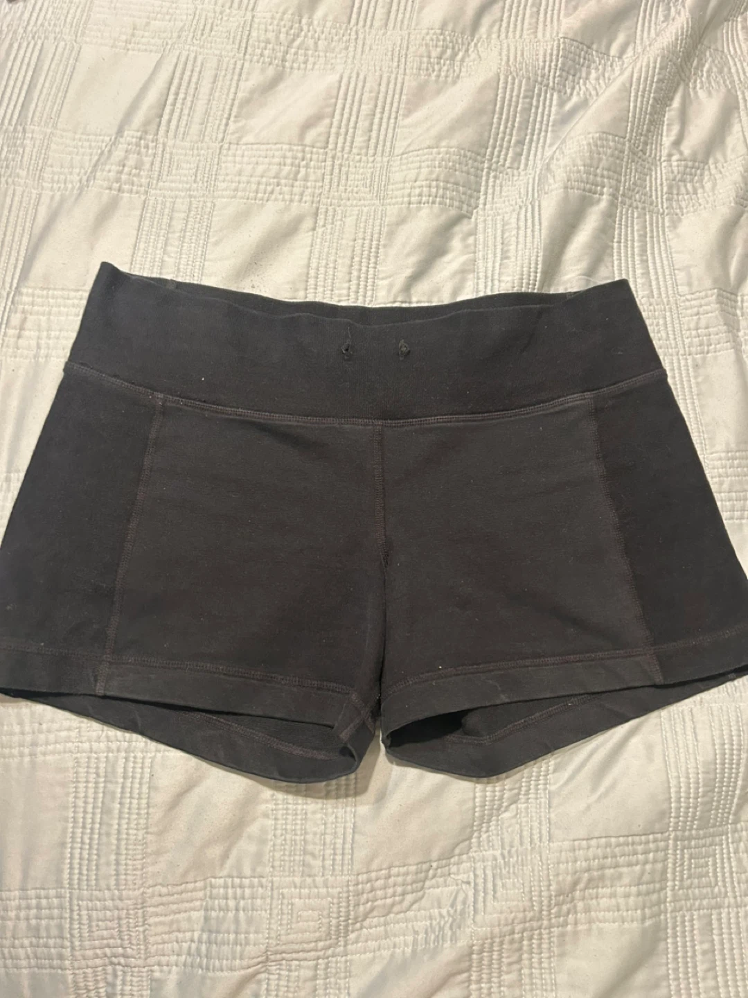 Size 7 Lululemon Black Athletic Shorts - photo 2