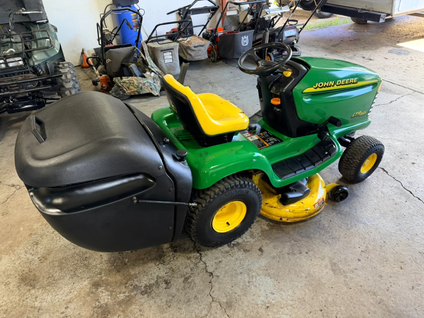 🚜 John Deere LTR166 Riding Mower with Factory Rear Bagger 🚜