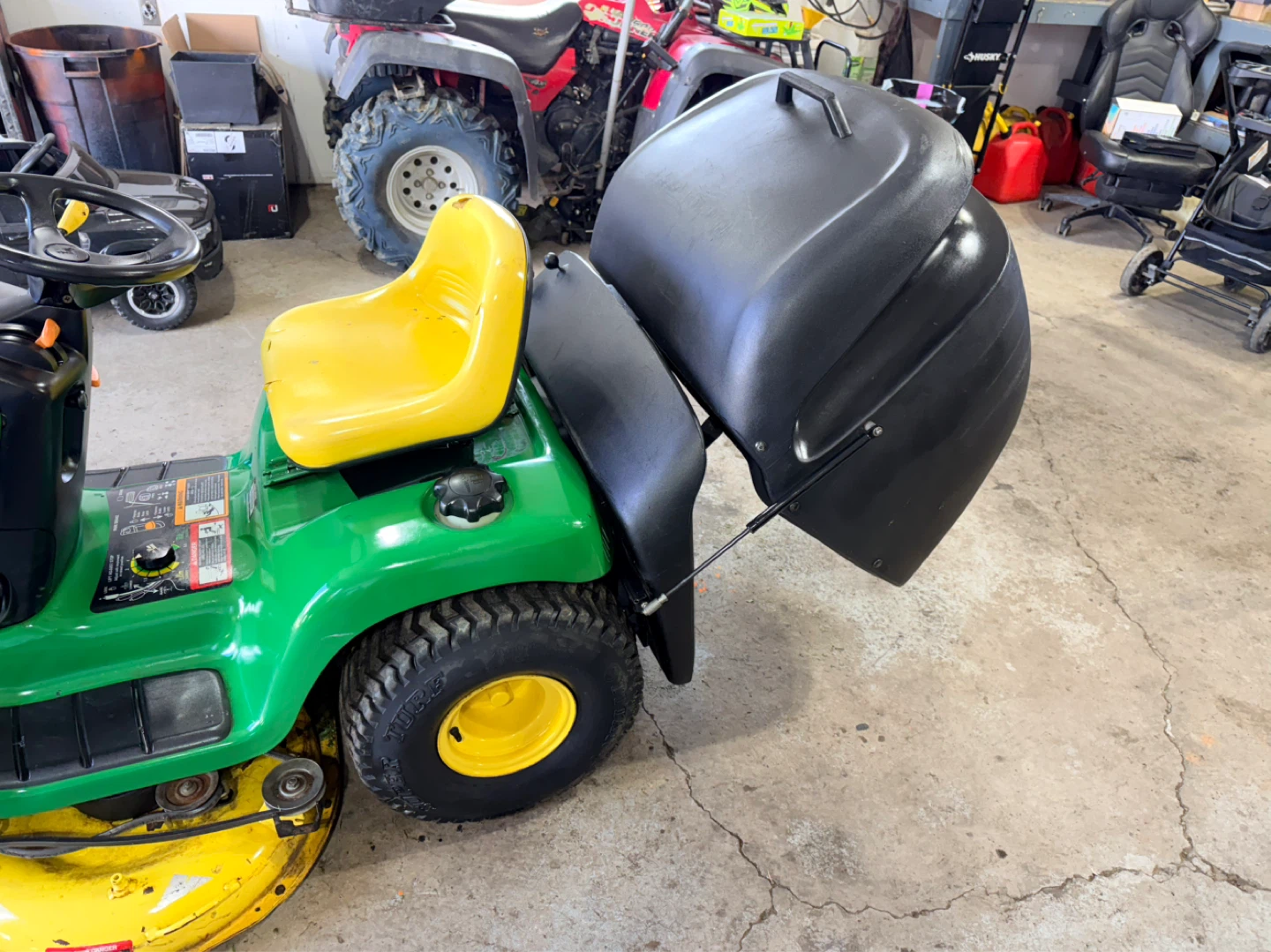 🚜 John Deere LTR166 Riding Mower with Factory Rear Bagger 🚜 - photo 2